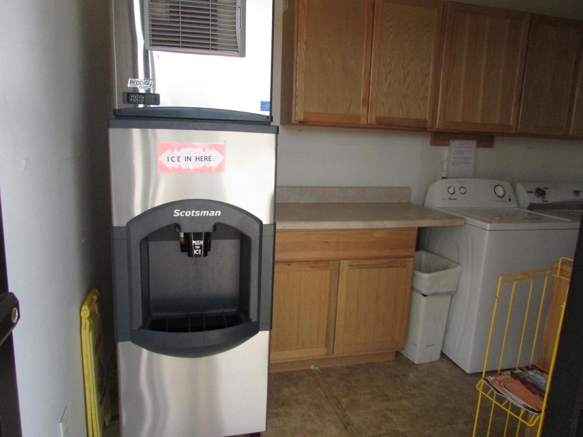 | Douglas Inn & Suites, Blue Ridge, GA