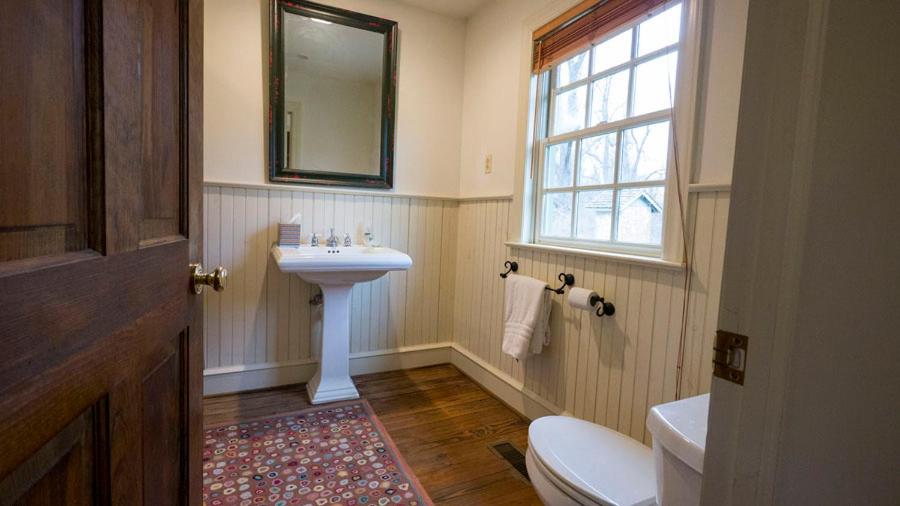  | The Buck School Inn