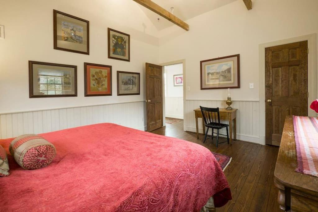 | The Buck School Inn