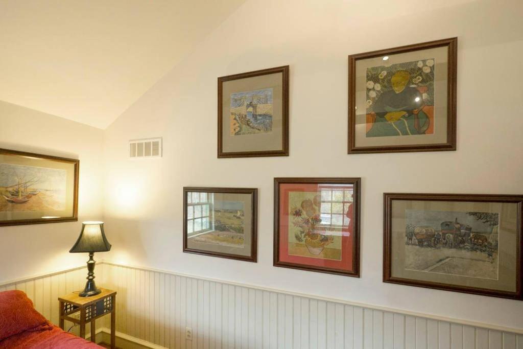 | The Buck School Inn