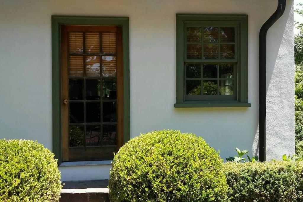 | The Buck School Inn