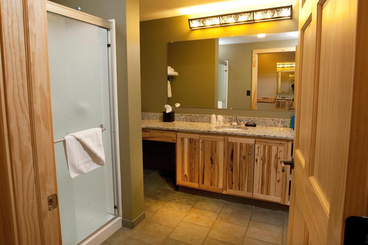 Apartment - Split Level at Hope Lake Lodge & Indoor Waterpark