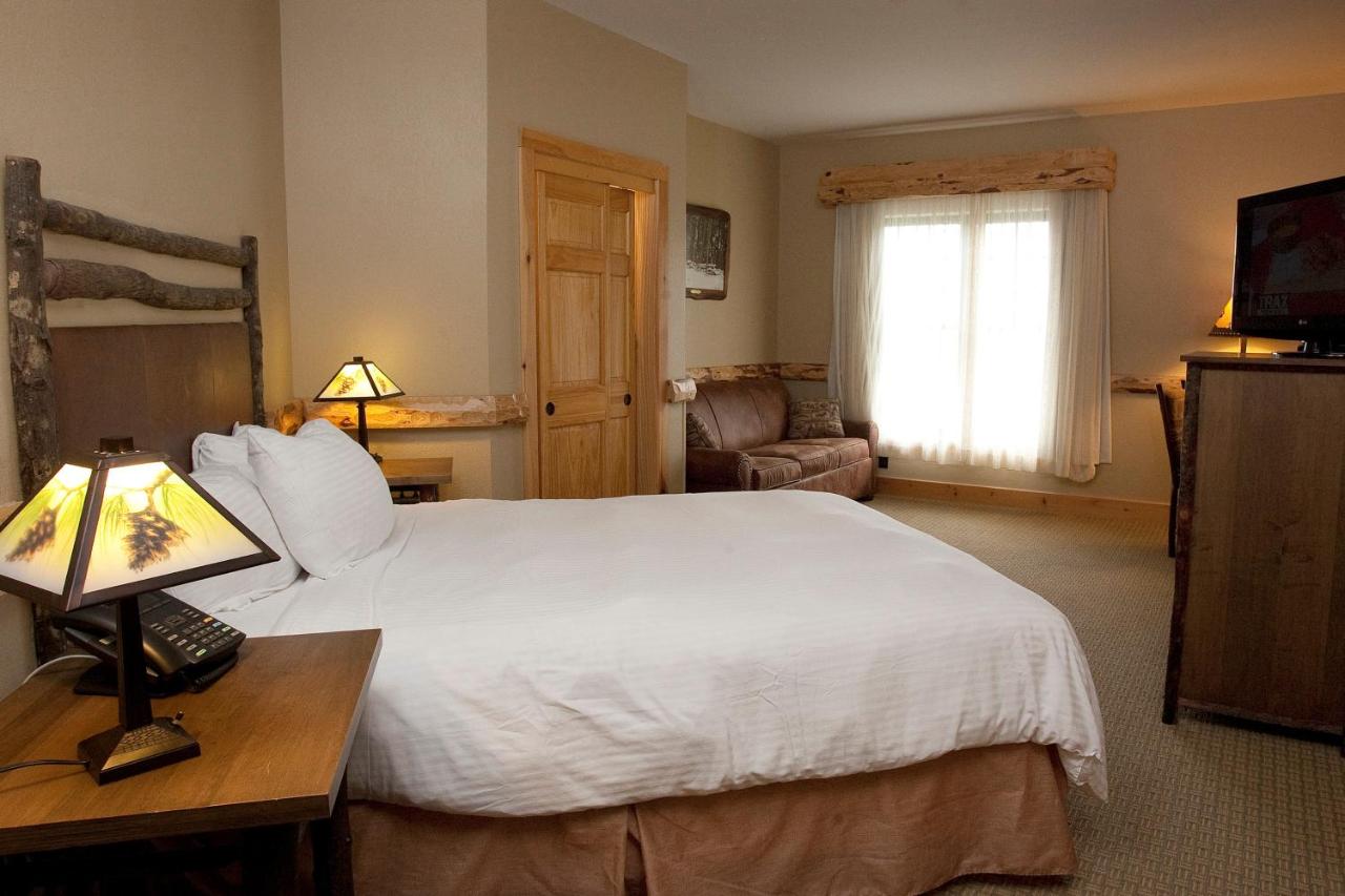 Apartment - Split Level at Hope Lake Lodge & Indoor Waterpark
