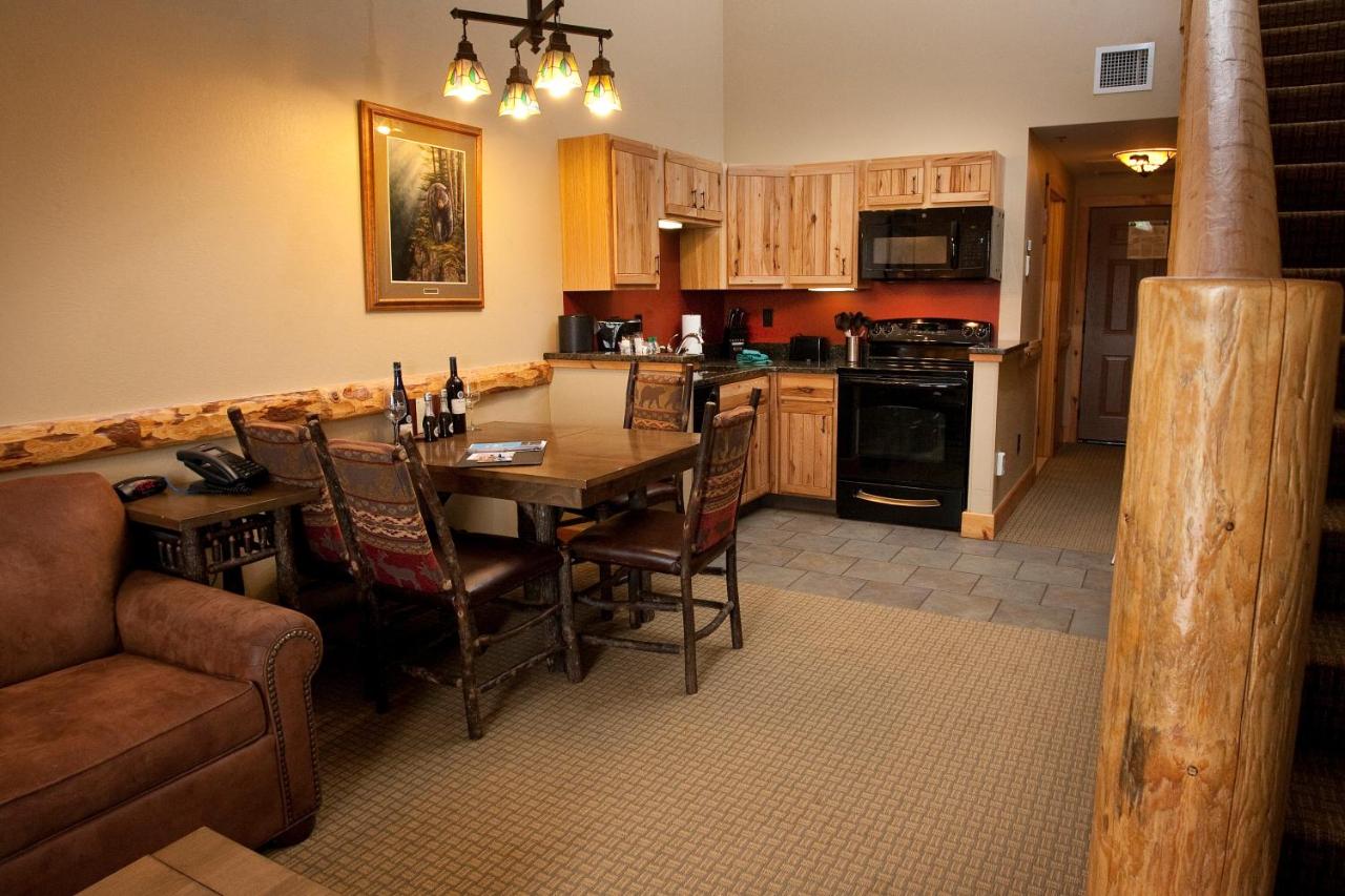 Apartment - Split Level at Hope Lake Lodge & Indoor Waterpark