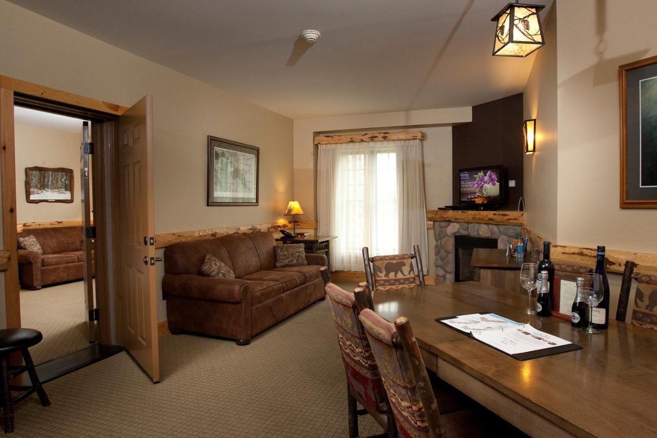 Two-Bedroom Apartment at Hope Lake Lodge & Indoor Waterpark