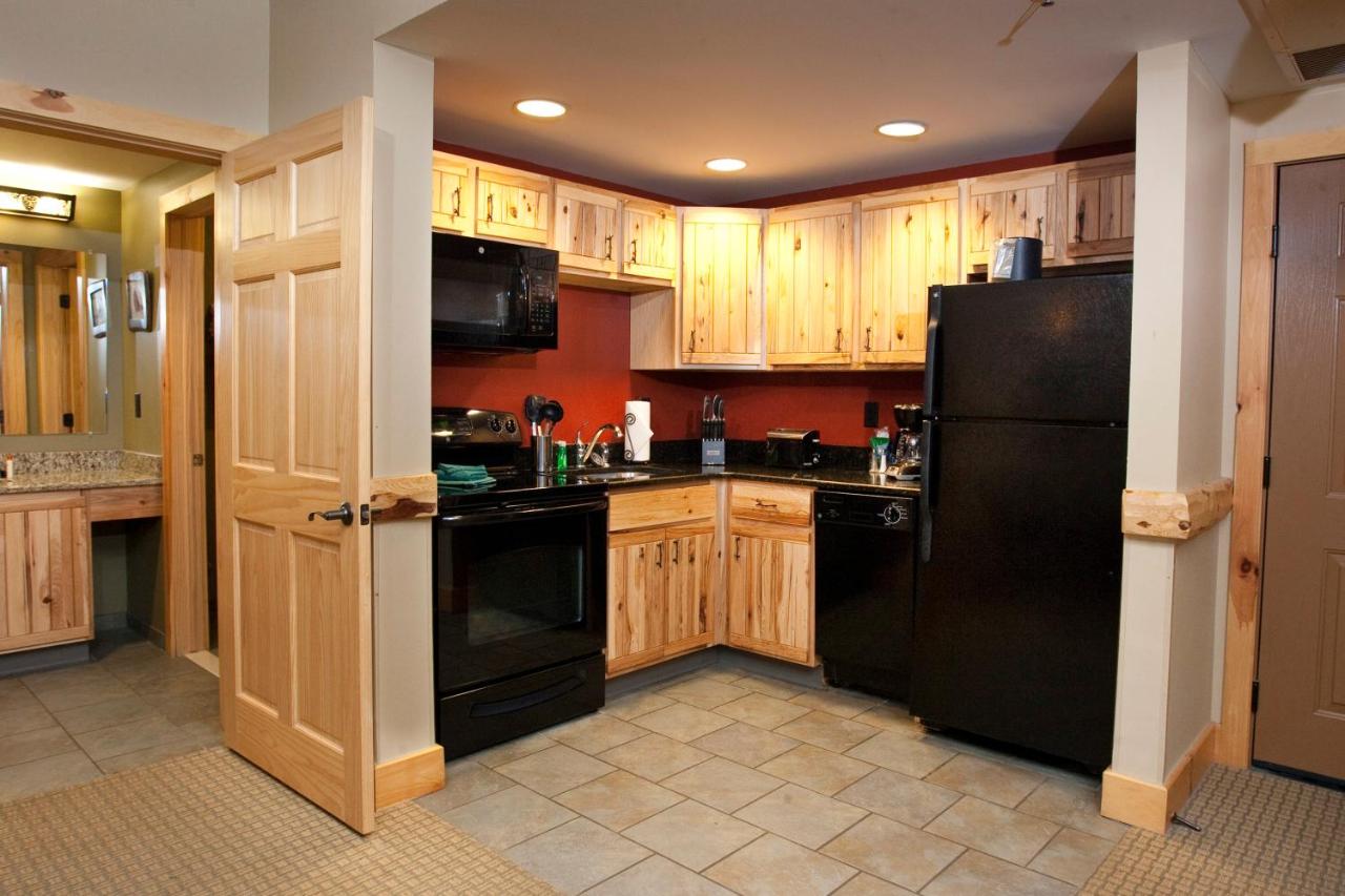 Two-Bedroom Apartment at Hope Lake Lodge & Indoor Waterpark