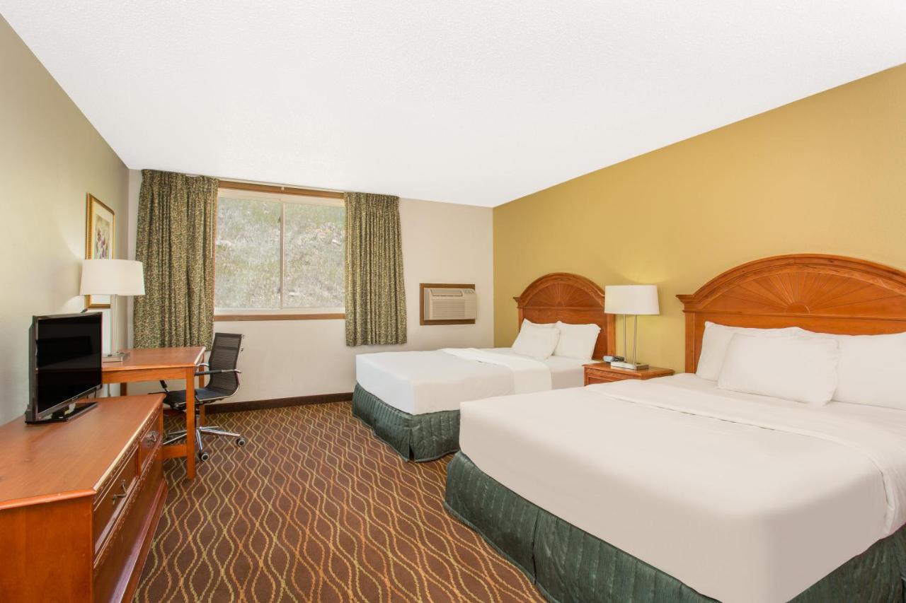 Queen Room with Two Queen Beds - Non-Smoking at Days Inn by Wyndham Silverthorne