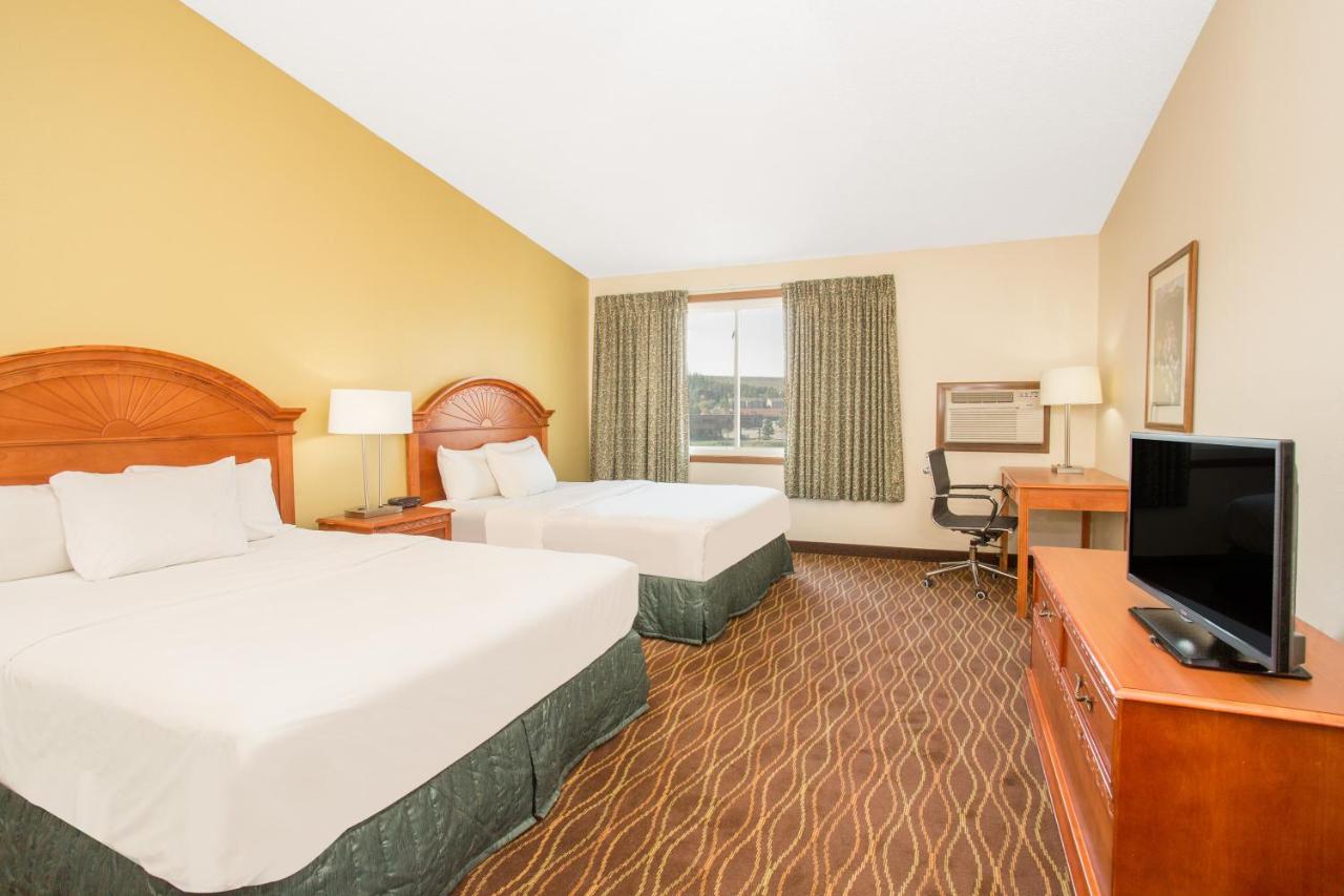 Deluxe Family Room at Days Inn by Wyndham Silverthorne