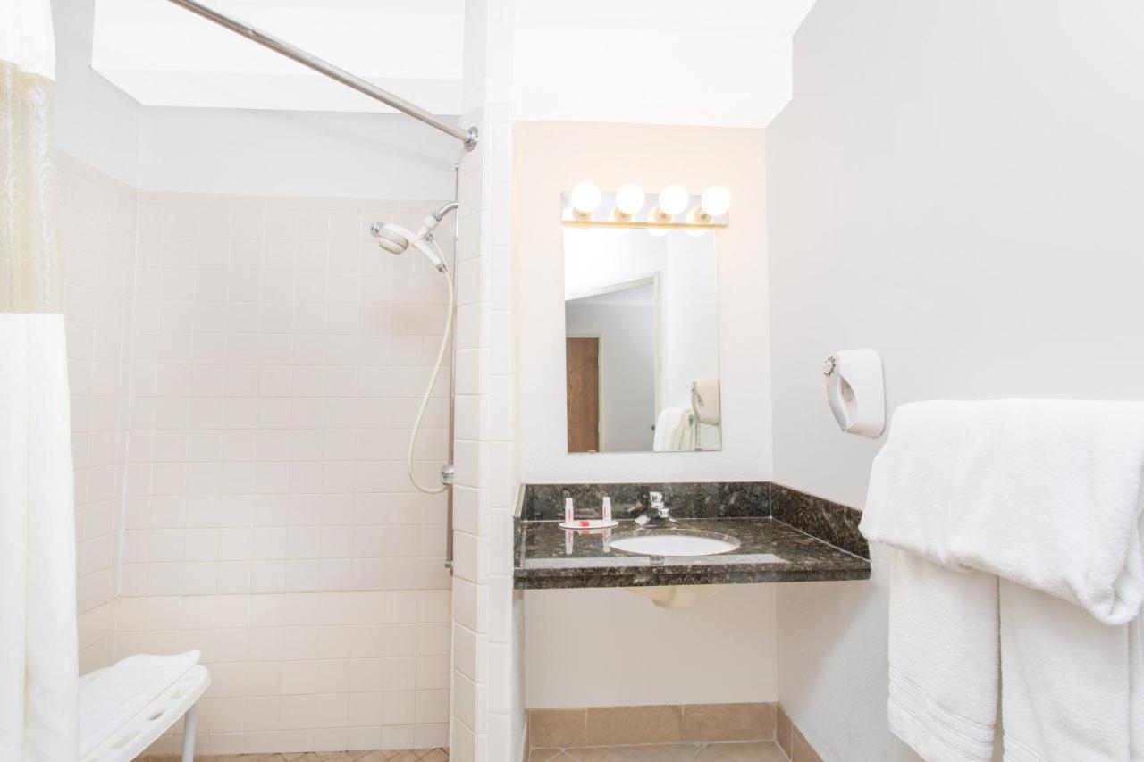 King Room - Disability Access/Non-Smoking at Days Inn by Wyndham Silverthorne