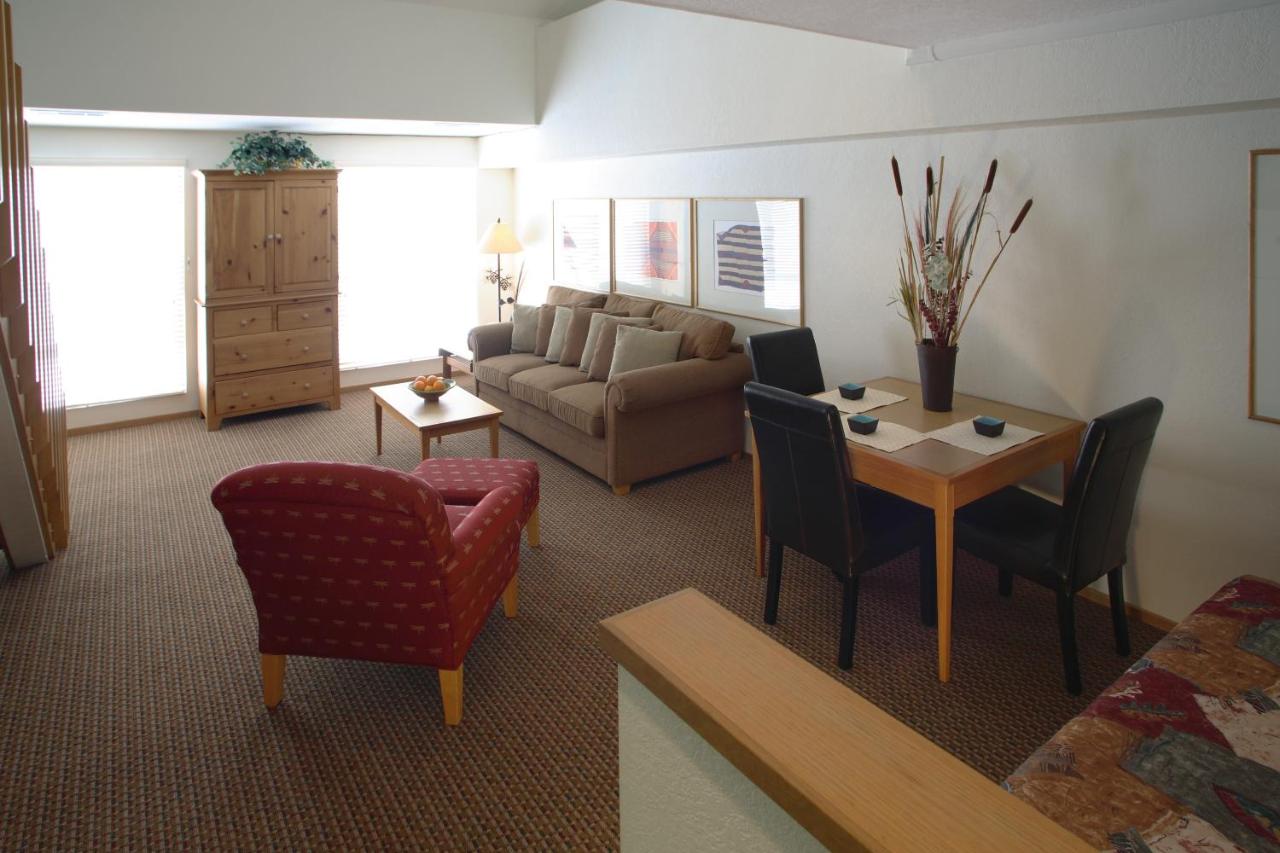 | Palisades Tahoe Lodge