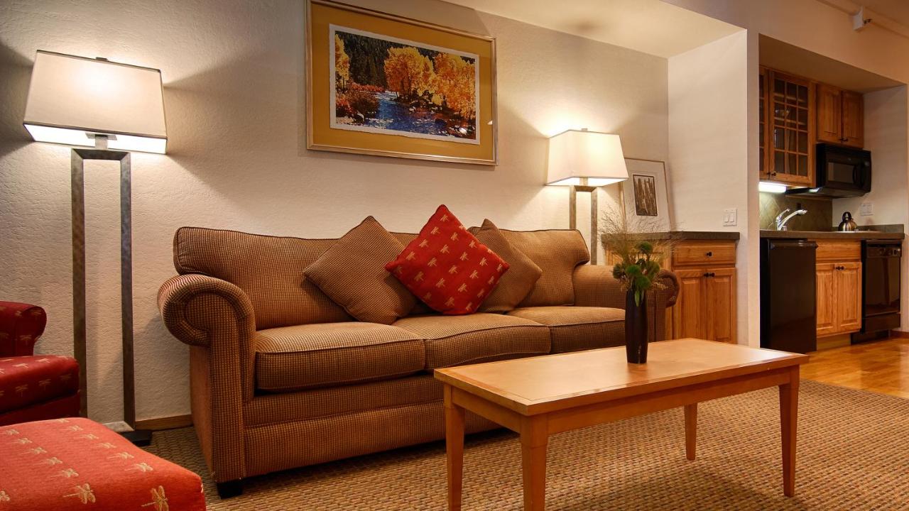 | Palisades Tahoe Lodge