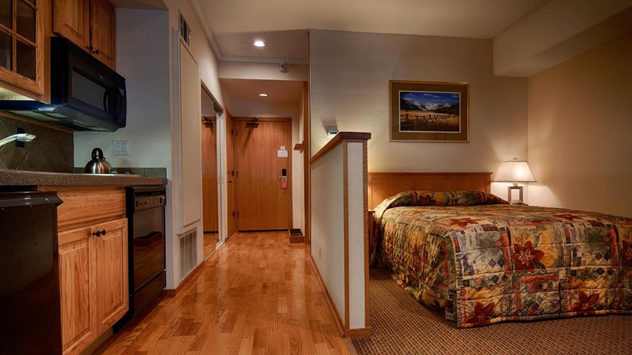 | Palisades Tahoe Lodge