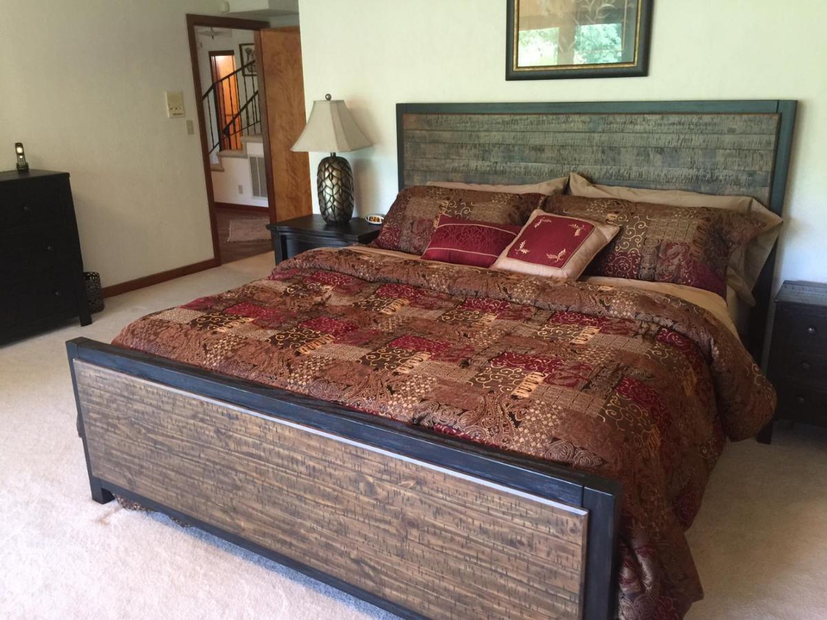 | The Lodge in Sugar Hollow