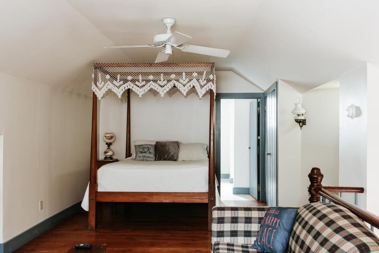 | Maison Mouton Bed & Breakfast