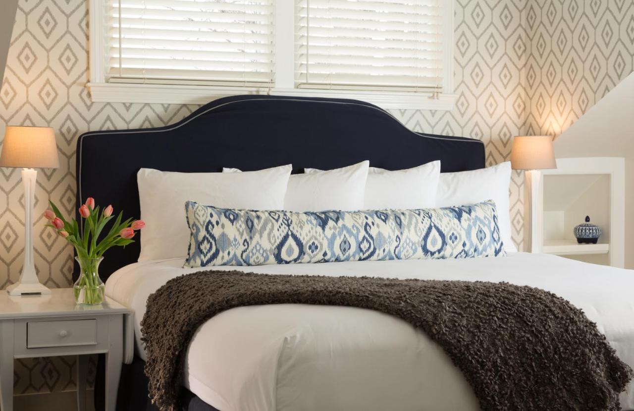 | Brass Lantern Inn