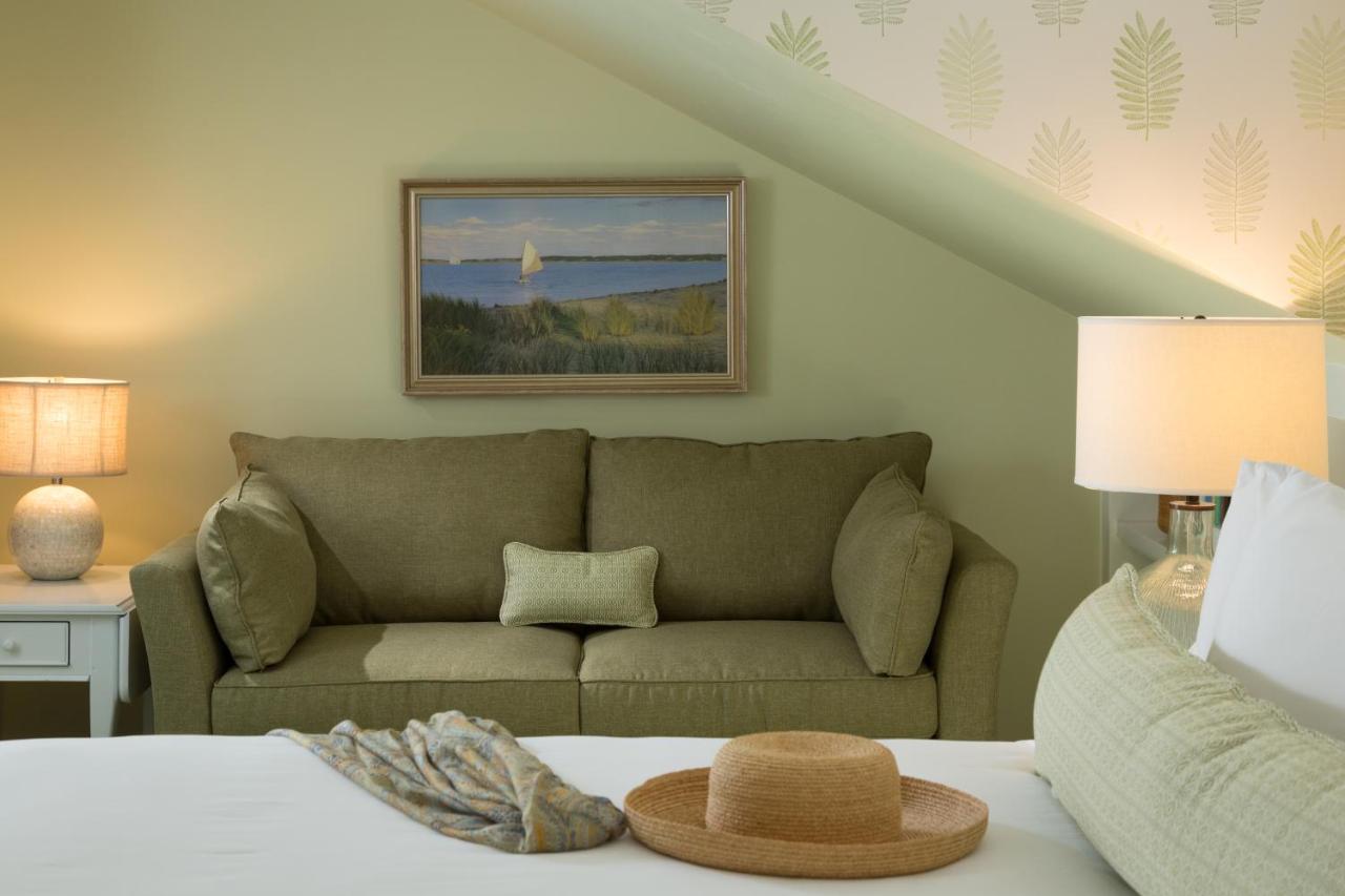 | Brass Lantern Inn