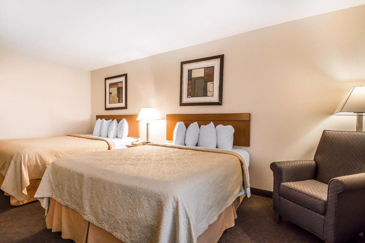 Queen Room with Two Queen Beds - Smoking at Quality Inn Morris I-80