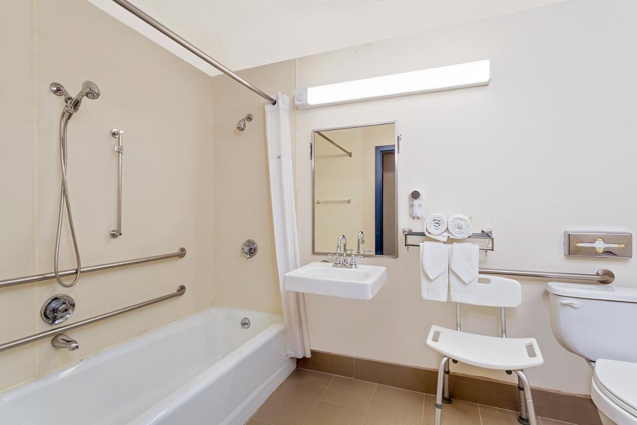 | Days Inn by Wyndham Shrewsbury Worcester