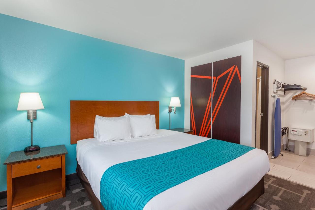 King Room- Non-Smoking at Howard Johnson by Wyndham National City/San Diego South