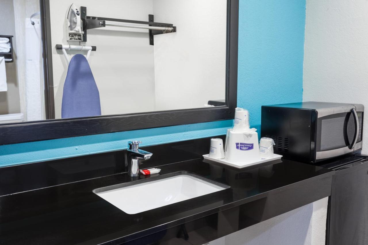 King Room- Non-Smoking at Howard Johnson by Wyndham National City/San Diego South