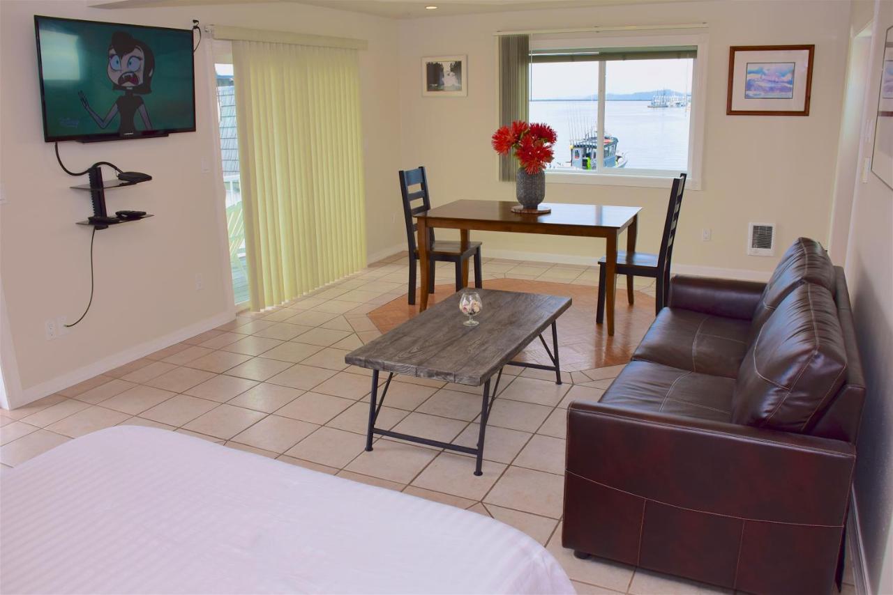 | Longliner Lodge and Suites