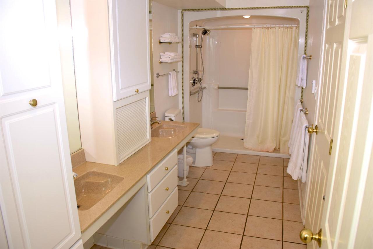 | Longliner Lodge and Suites