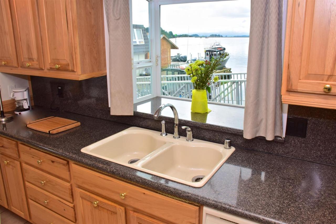 | Longliner Lodge and Suites