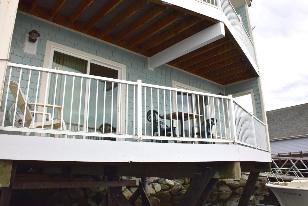 | Longliner Lodge and Suites