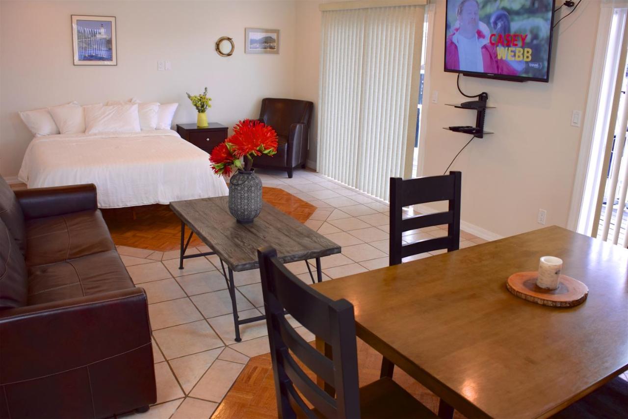 | Longliner Lodge and Suites