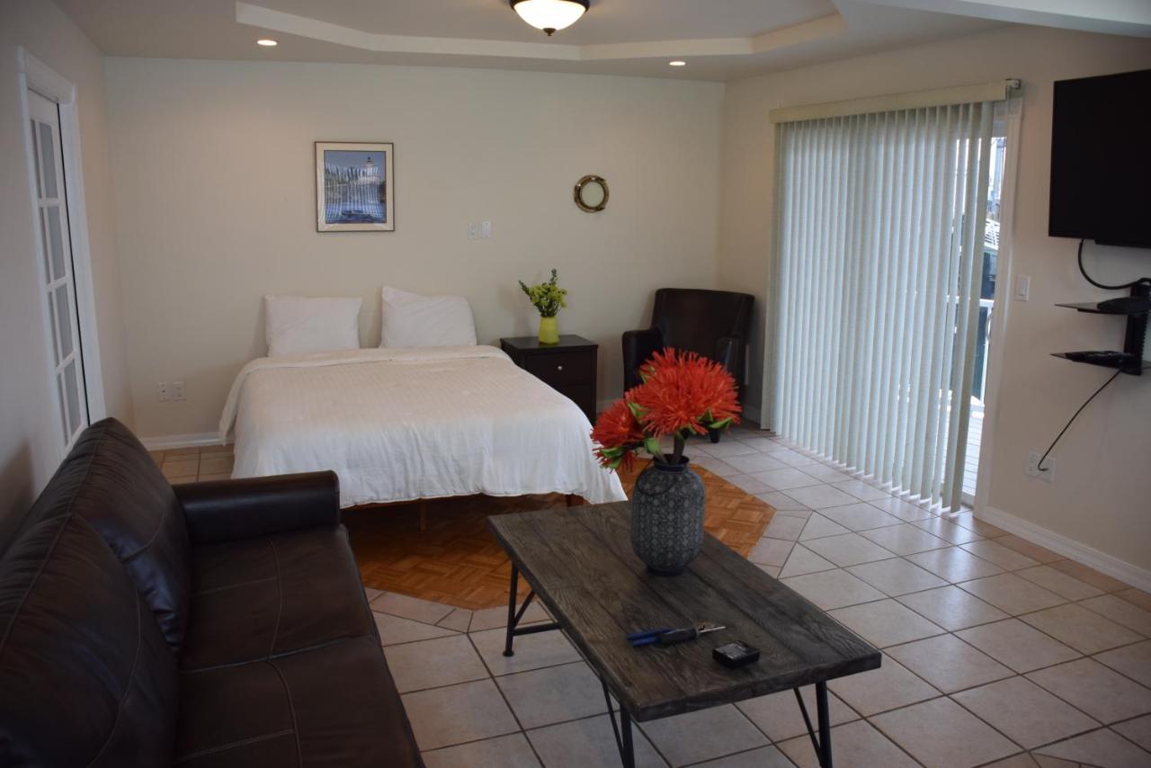 | Longliner Lodge and Suites