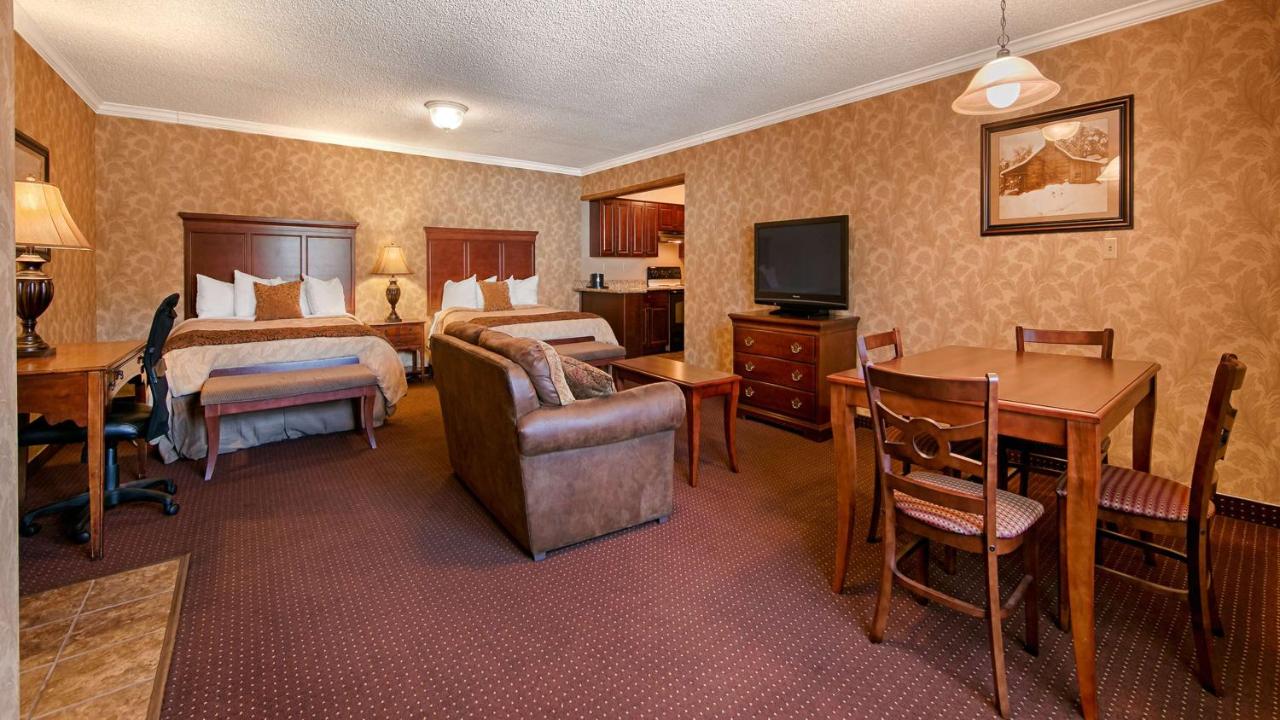 Queen Room with Two Queen Beds - Poolside/Non-Smoking at Best Western Plus Humboldt House Inn