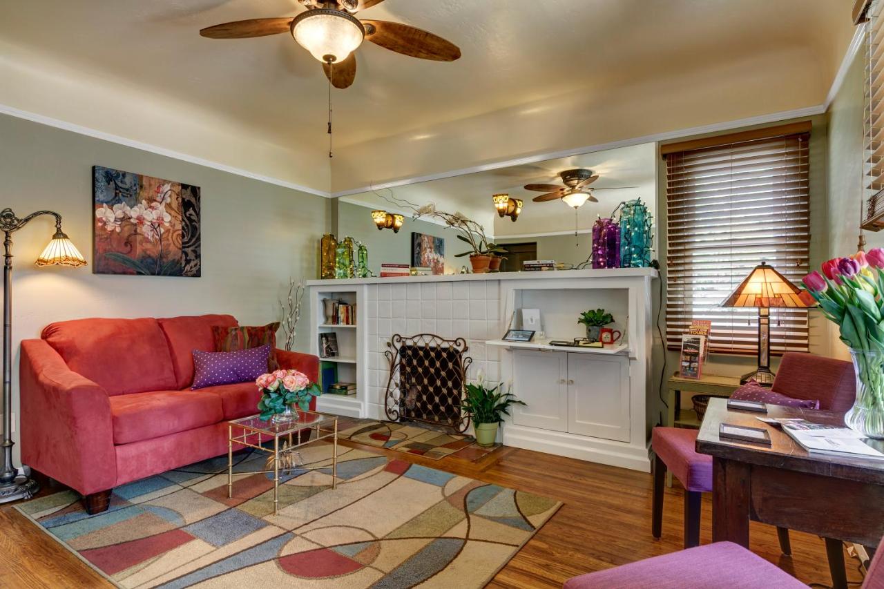 | Hillcrest House Bed & Breakfast