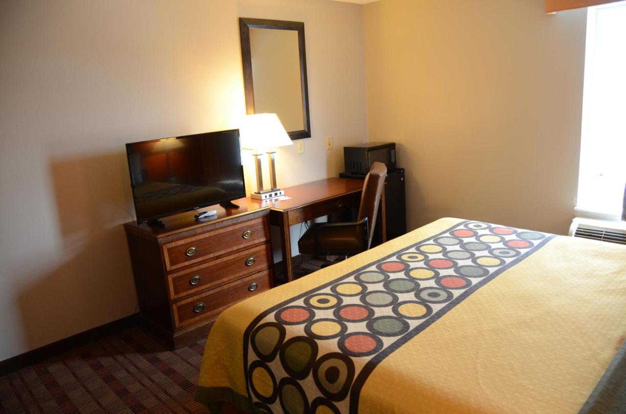 King Room - Non-Smoking at Super 8 by Wyndham Louisville/Expo Center