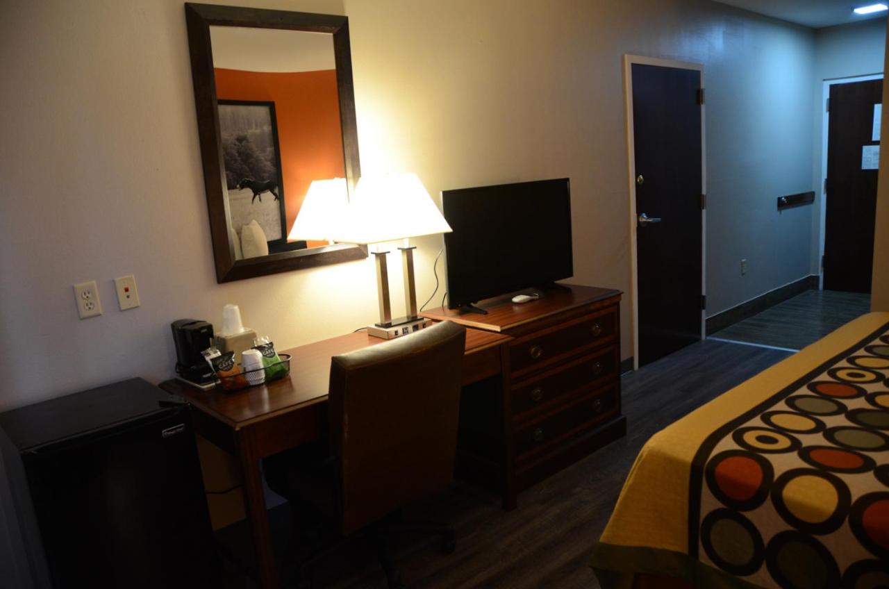King Room - Mobility Access/Non-Smoking at Super 8 by Wyndham Louisville/Expo Center