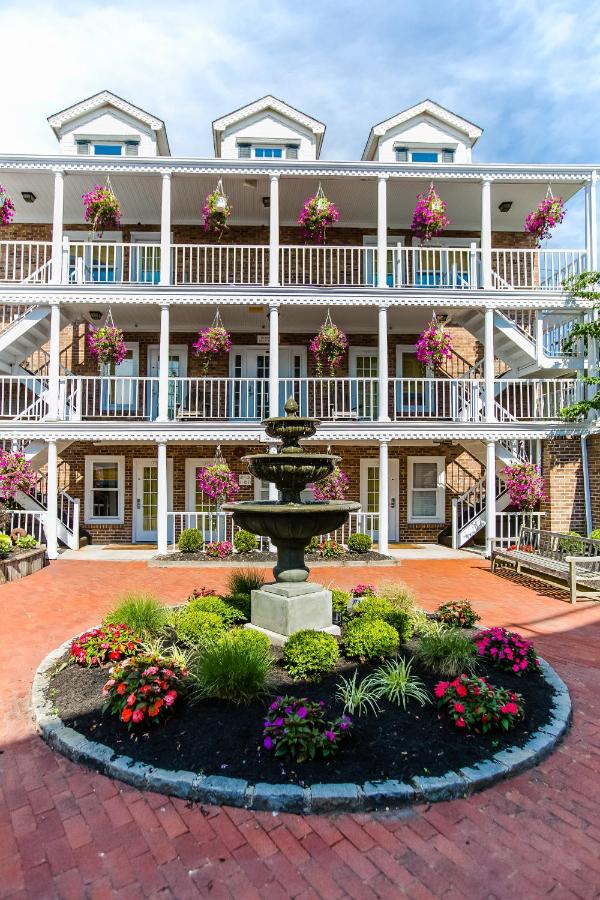 | Danfords Hotel & Marina