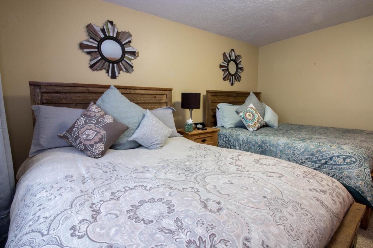 Two-Bedroom Apartment at Treasure Mountain Inn