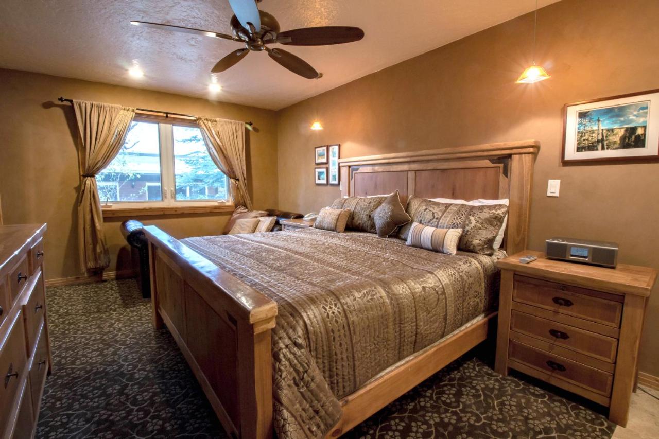 Two-Bedroom Apartment at Treasure Mountain Inn