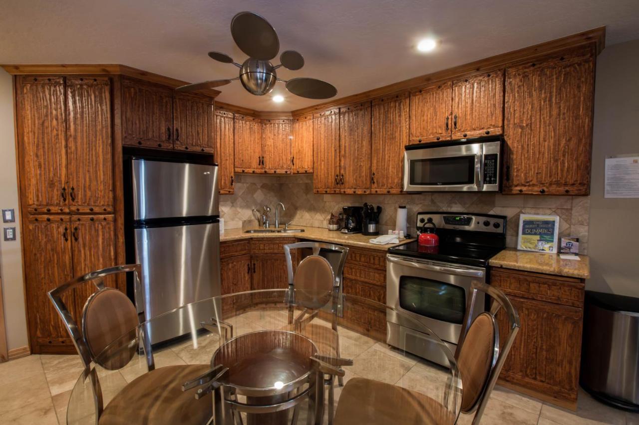 Two-Bedroom Apartment at Treasure Mountain Inn