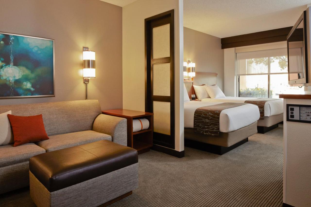 Guestroom 2 Doubles at Hyatt Place Fort Worth Cityview