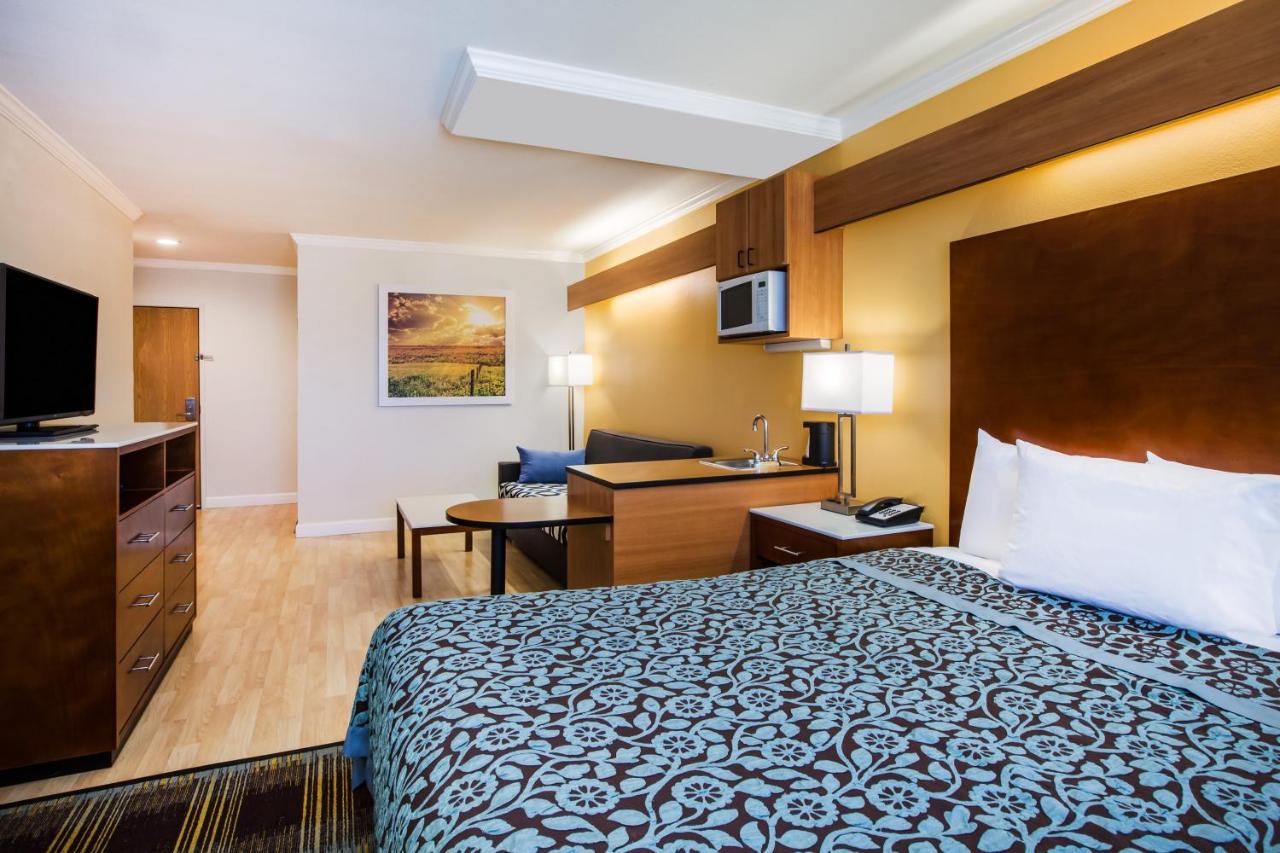 Queen Suite - Non-Smoking at Days Inn & Suites by Wyndham Antioch
