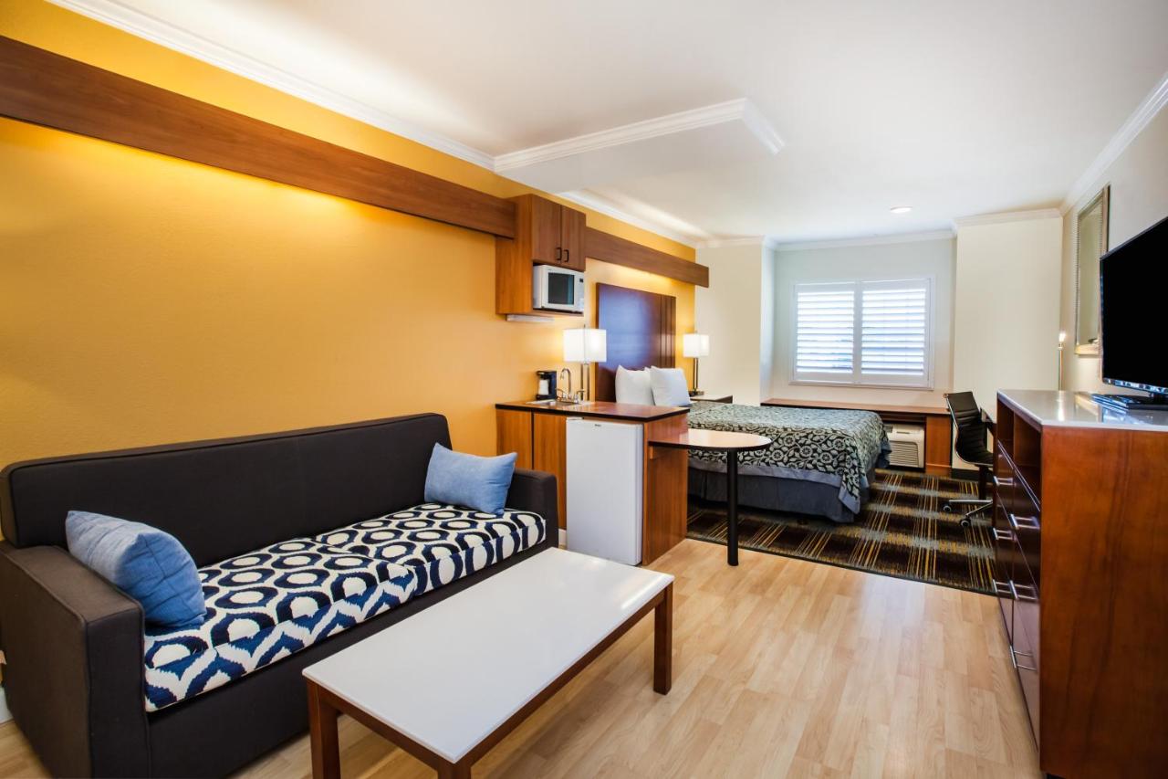 Queen Suite - Non-Smoking at Days Inn & Suites by Wyndham Antioch