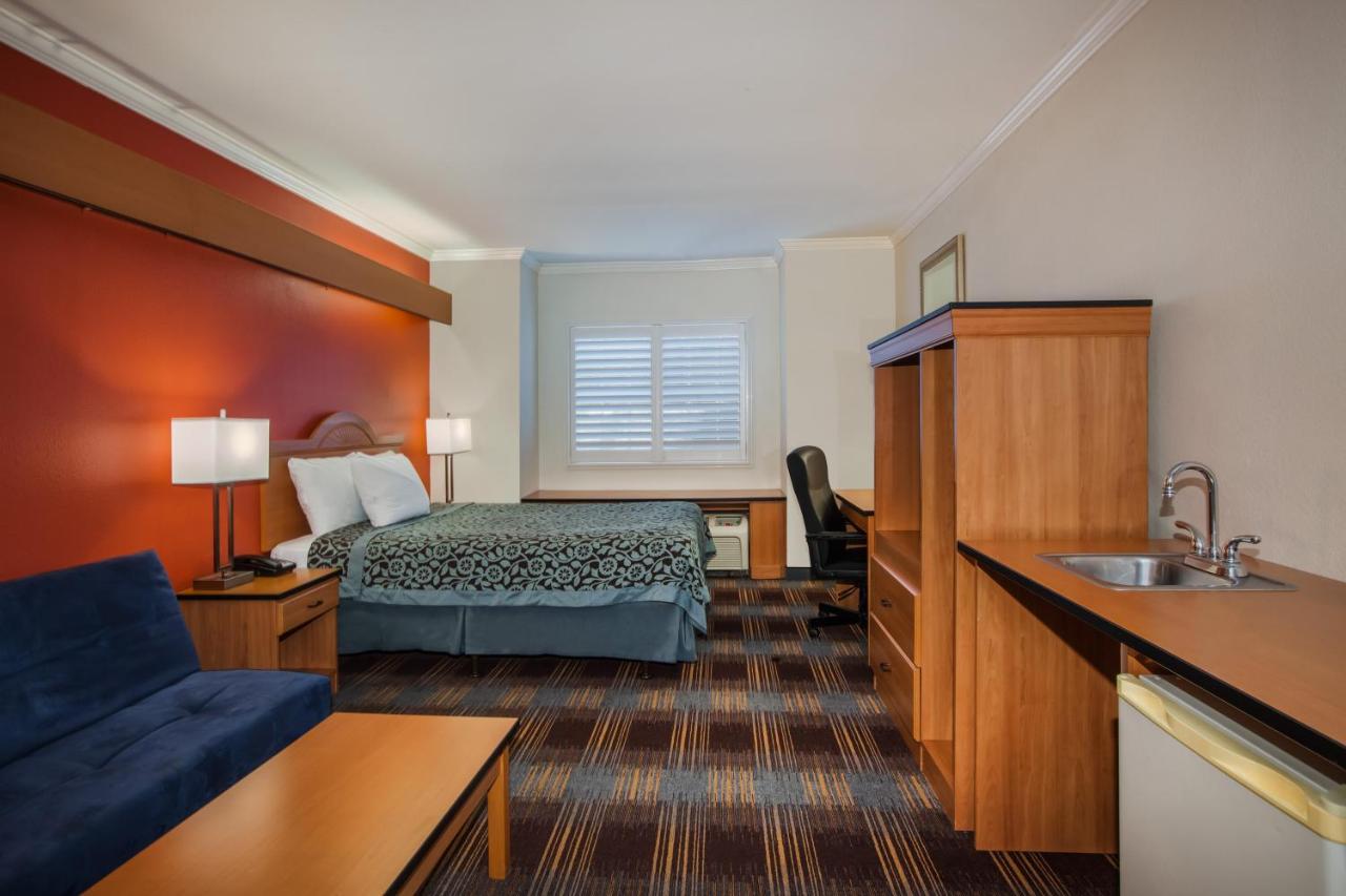 Queen Suite - Non-Smoking at Days Inn & Suites by Wyndham Antioch