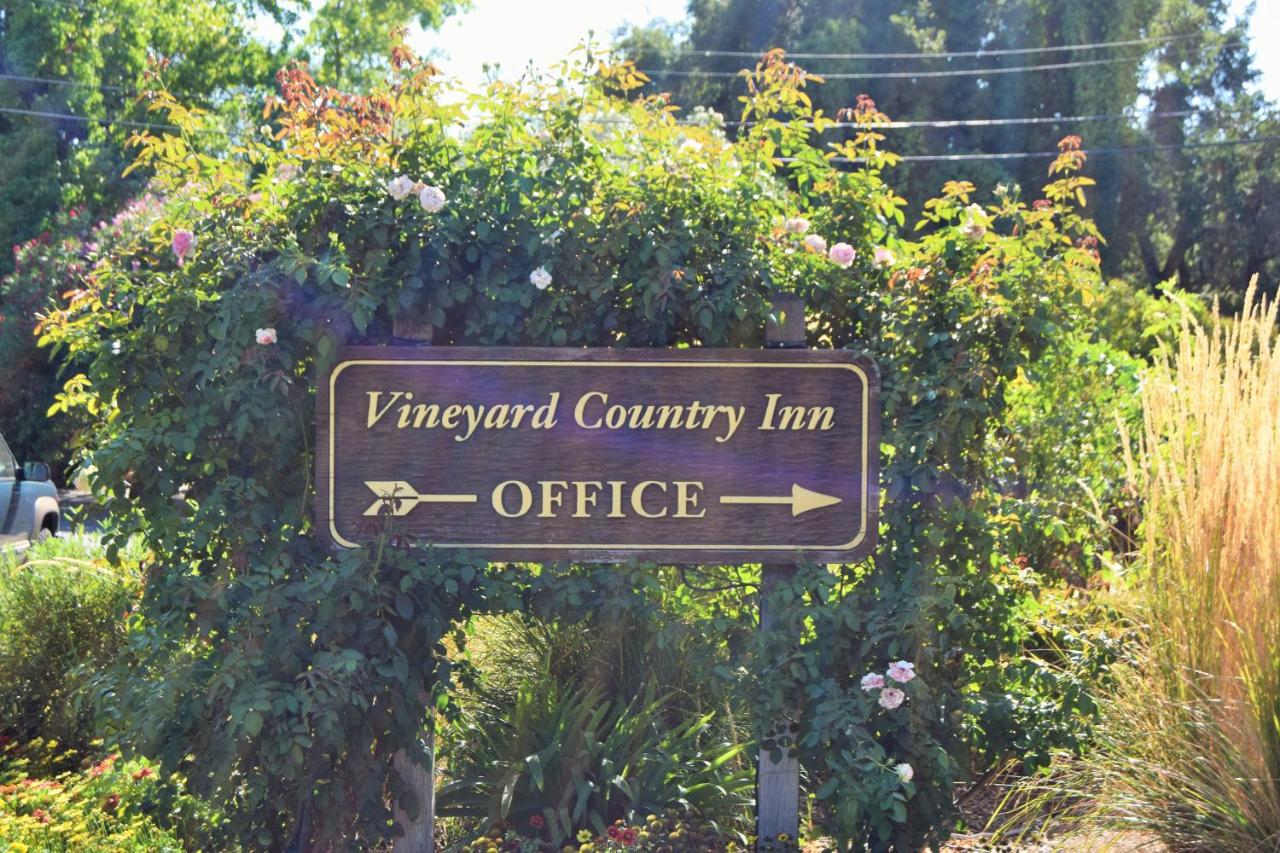  | Vineyard Country Inn