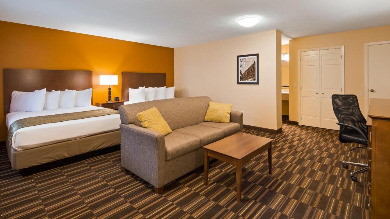 Quadruple Room with Sofa Bed - Non-Smoking at Best Western Falcon Plaza - Bowling Green