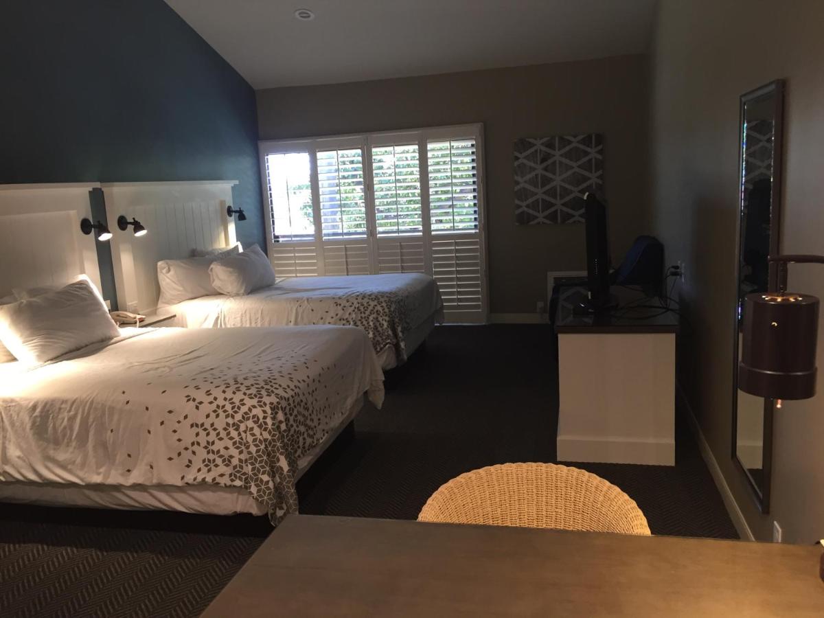 | Pacific Shores Inn