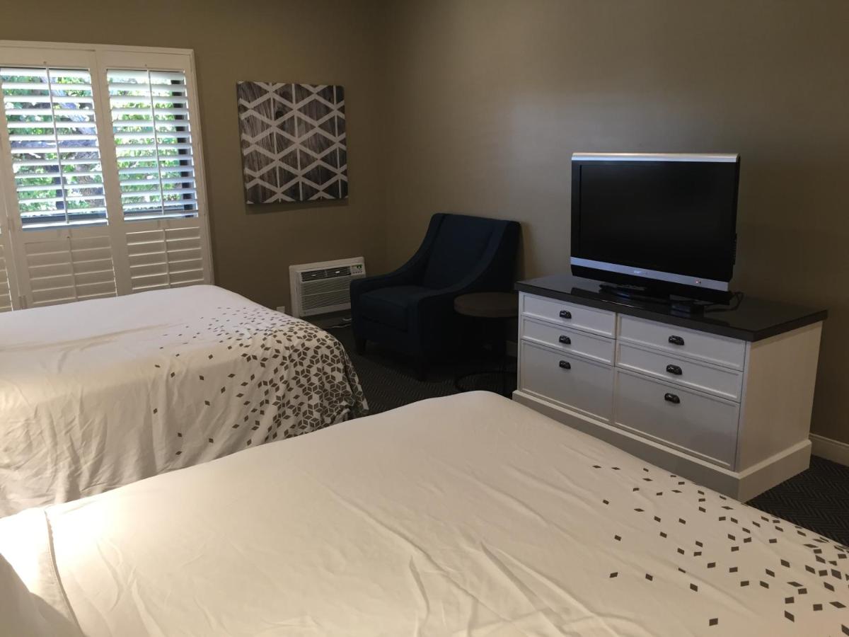 | Pacific Shores Inn