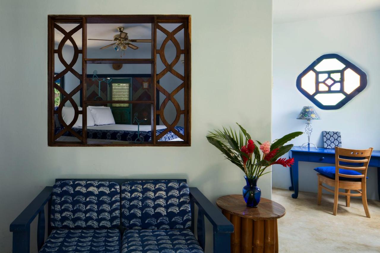 One Bedroom Blue Hole View Suite at The Caves