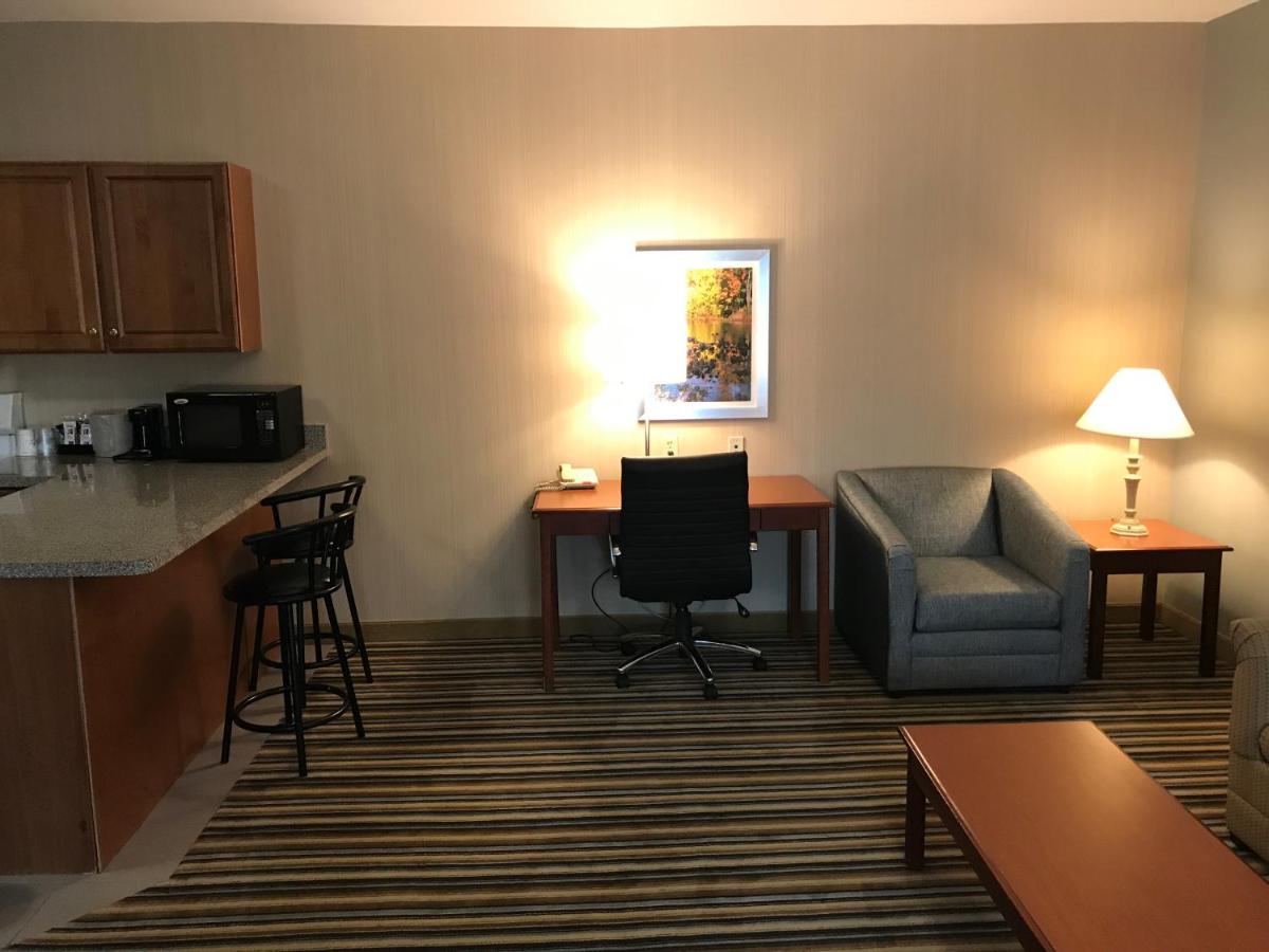 King Suite - Non-Smoking at Best Western Plus New England Inn & Suites