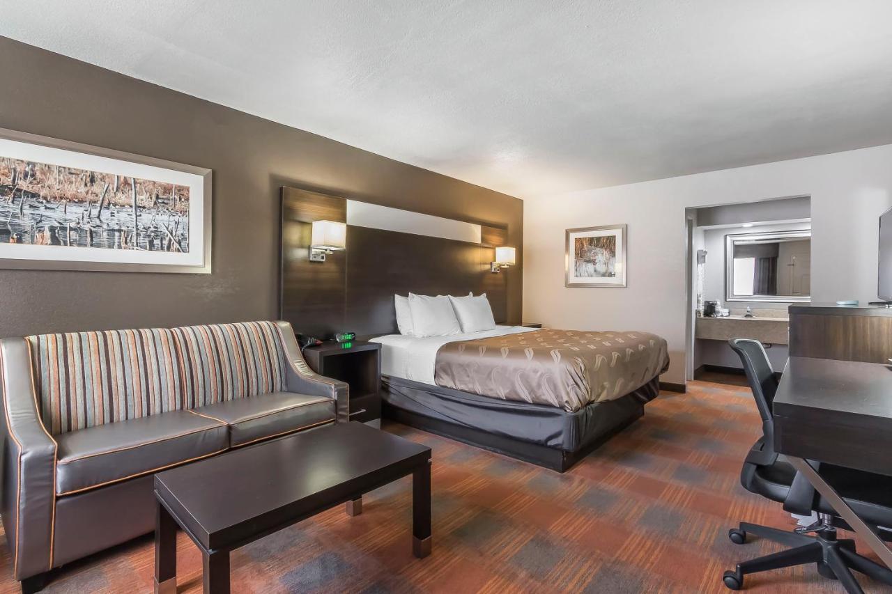 King Room - Smoking at Quality Inn & Suites Stuttgart North