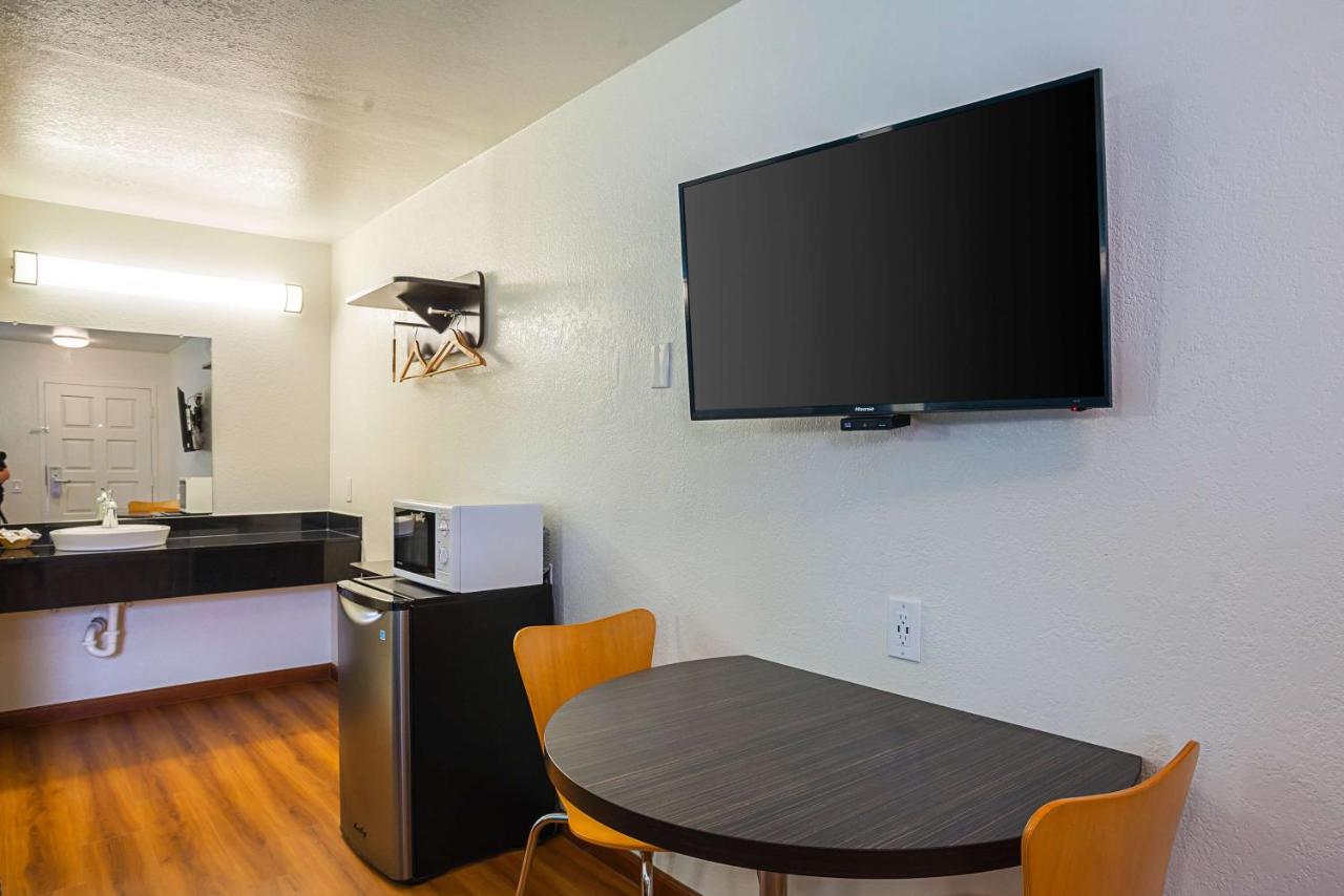 | Motel 6-Ventura, CA - Downtown